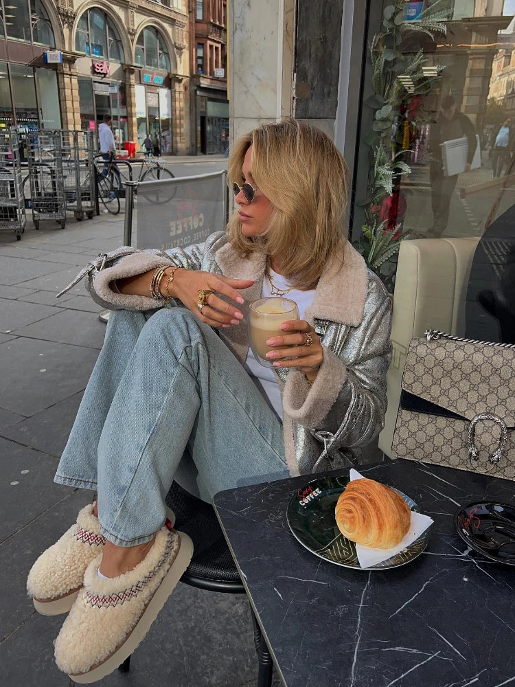 Stylische Designerjacke Mit Plüschdetails