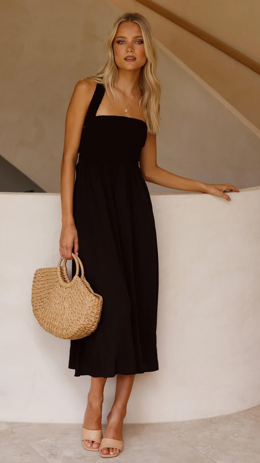 Elegantes Midikleid Mit Quadratischem Ausschnitt