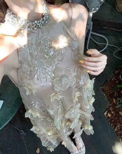 Minikleid Mit Blumenstickerei Und Lagenmuster