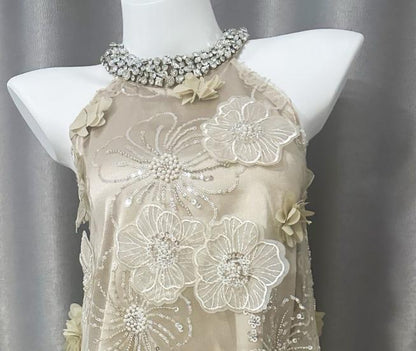 Minikleid Mit Blumenstickerei Und Lagenmuster