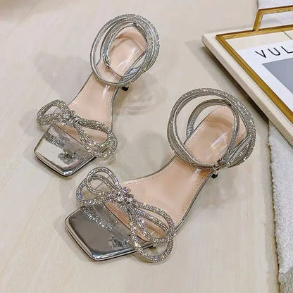 Luxuriöse, Stilvolle Sommerschuhe Mit Steindetail Und Schleife