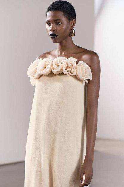 Stilvolles Und Bequemes Maxikleid Mit Floralen Details