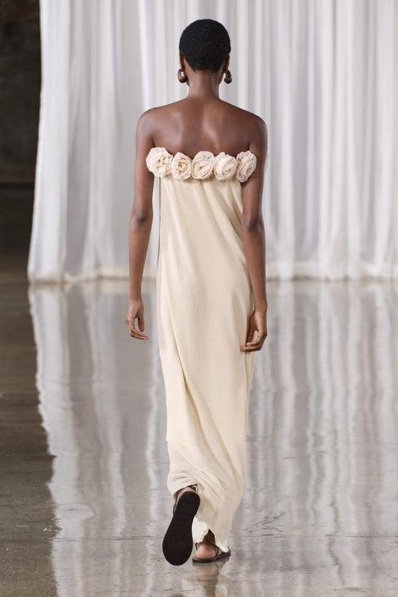 Stilvolles Und Bequemes Maxikleid Mit Floralen Details