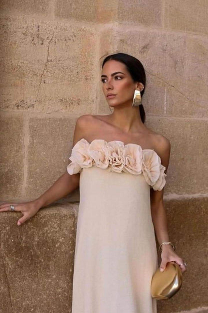 Stilvolles Und Bequemes Maxikleid Mit Floralen Details