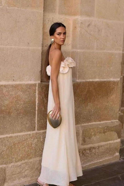 Stilvolles Und Bequemes Maxikleid Mit Floralen Details