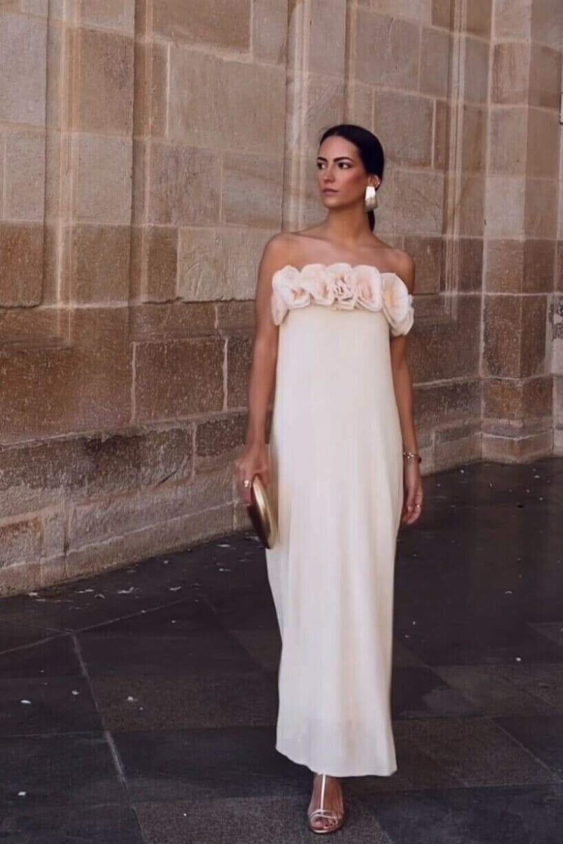 Stilvolles Und Bequemes Maxikleid Mit Floralen Details