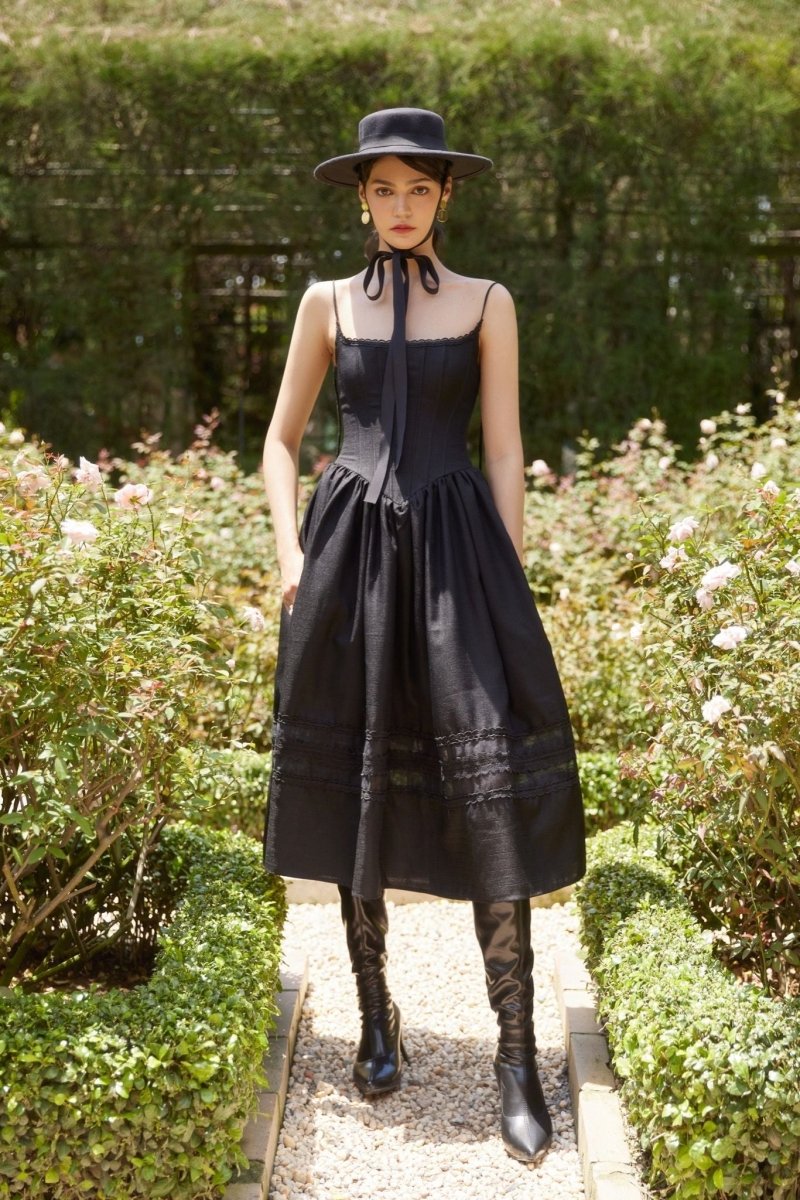 A-Linien-Kleid Mit Quadratischem Ausschnitt Und Spitzendetail