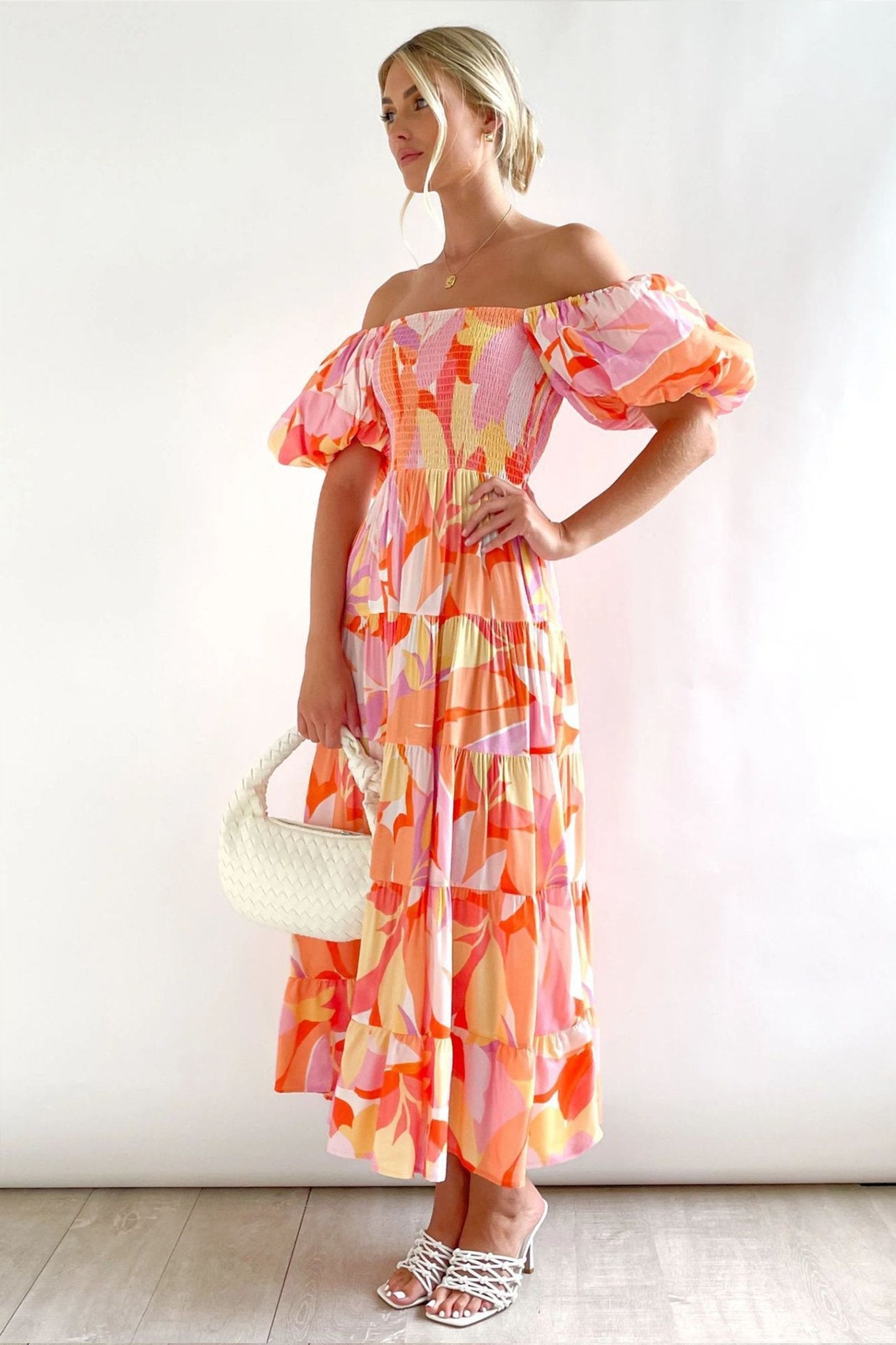 Trägerloses Maxikleid Mit Blumenmuster Und Puffärmeln