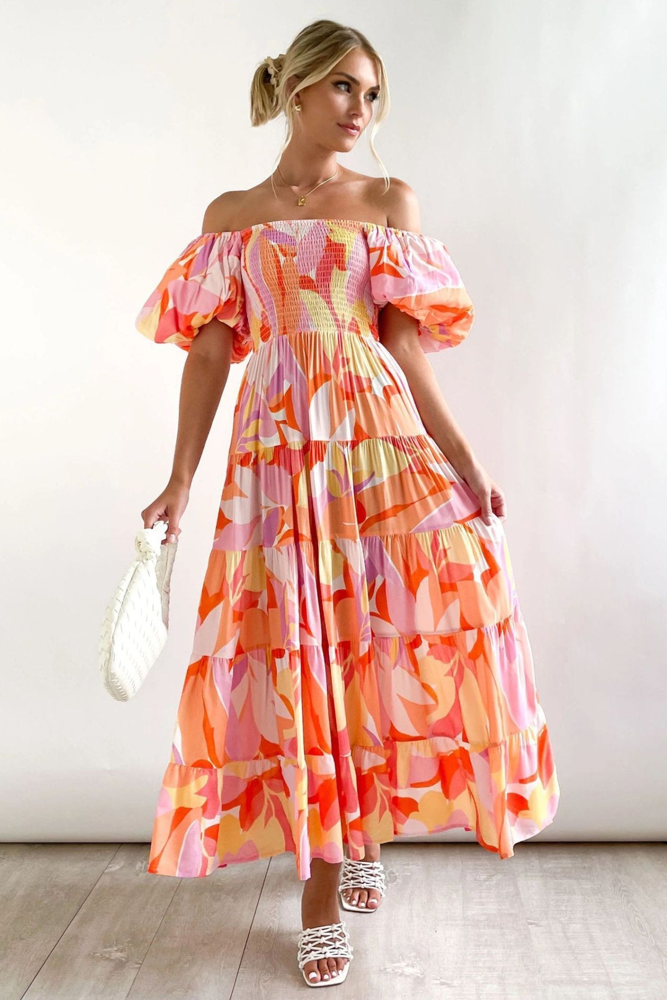 Trägerloses Maxikleid Mit Blumenmuster Und Puffärmeln