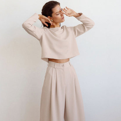 Khakifarbenes Set Aus Langärmligem Crop-Top Und Hose Mit Weitem Bein