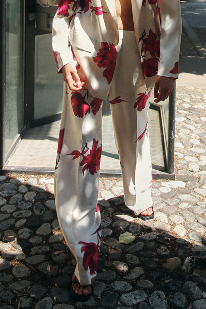 Anzug Aus Blazerjacke Und Hose Mit Blumenmuster