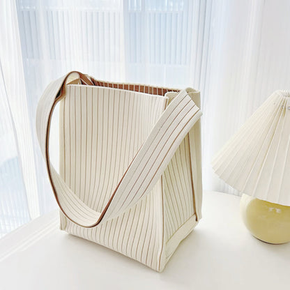 Elegante Tasche İm Box-Stil Mit Strickdesign
