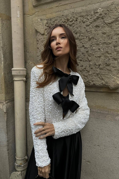 Kurze Jacke Mit Glitzernder Paillettenschleife