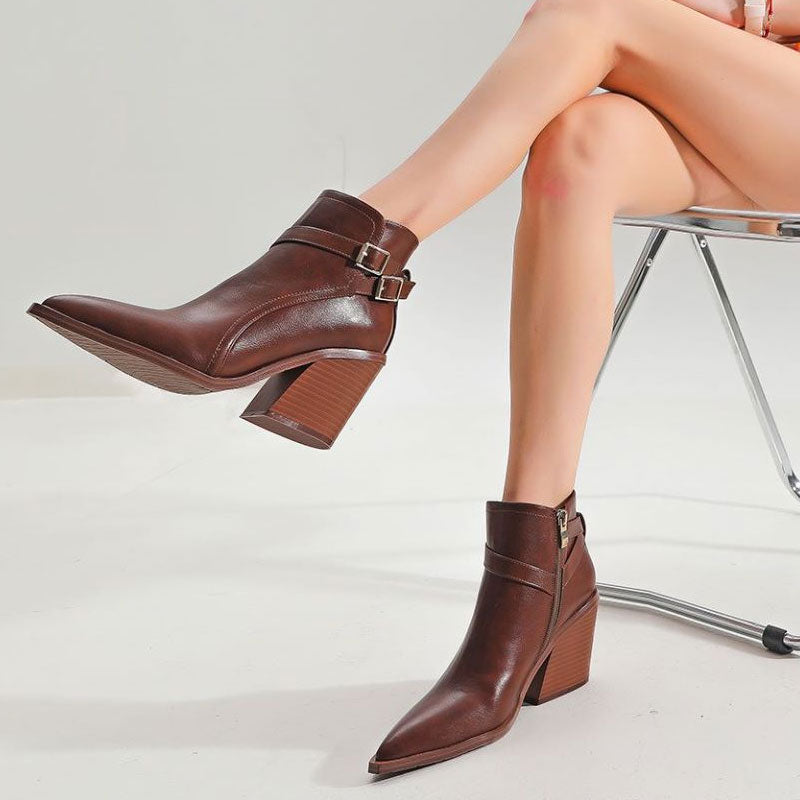 Dunkelbraune Chelsea-Stiefel Mit Spitzer Zehenpartie Und Blockabsatz