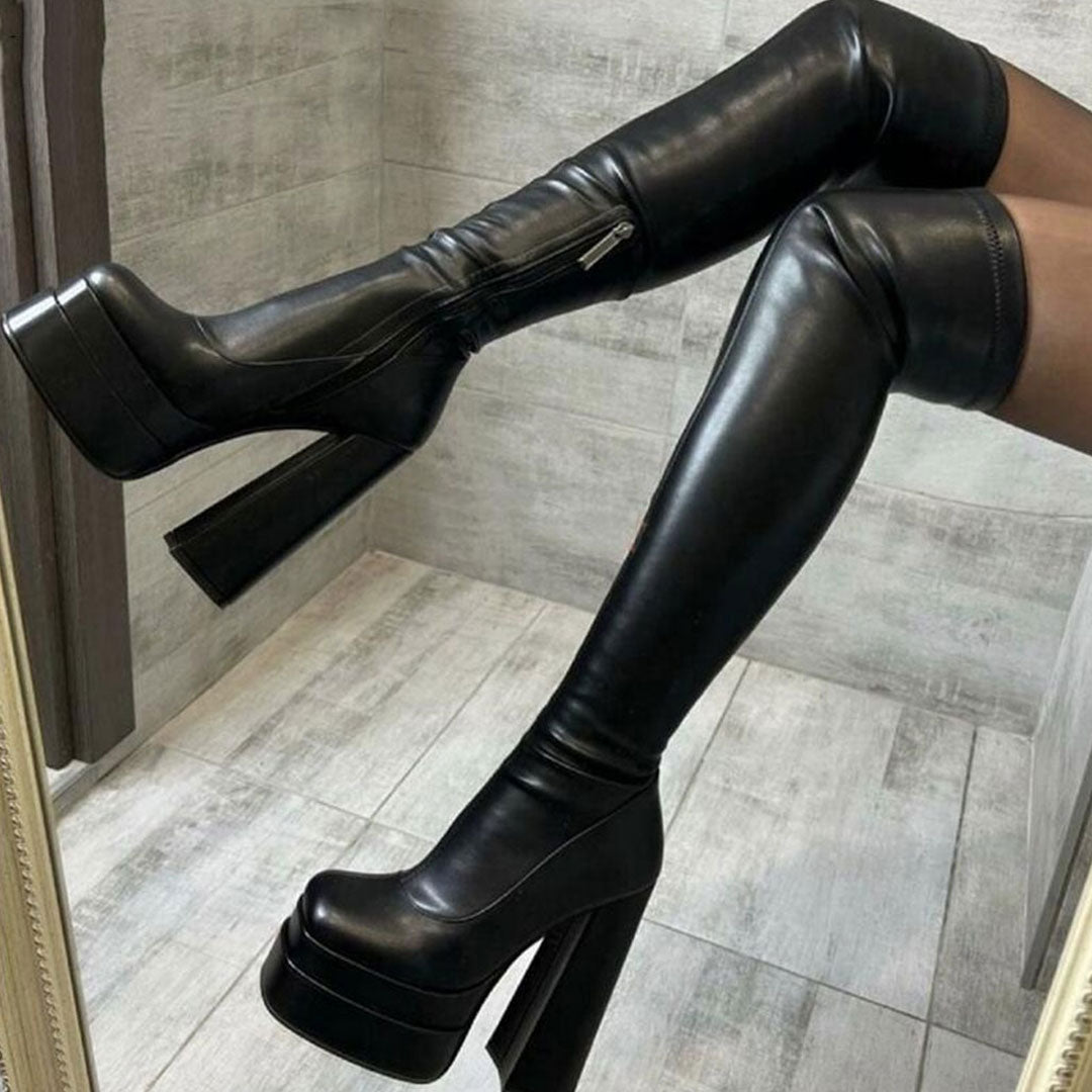 Stilvolle Schwarze Overknee-Stiefel Mit Plateausohle Und Klobigem Absatz