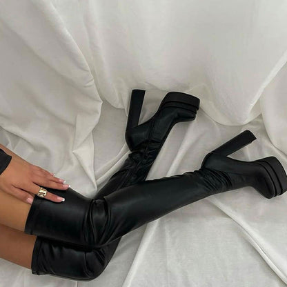 Stilvolle Schwarze Overknee-Stiefel Mit Plateausohle Und Klobigem Absatz