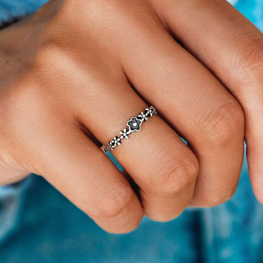 Offener Ring İm Cottagecore-Stil Mit Plissiertem Blumenmuster – Silber