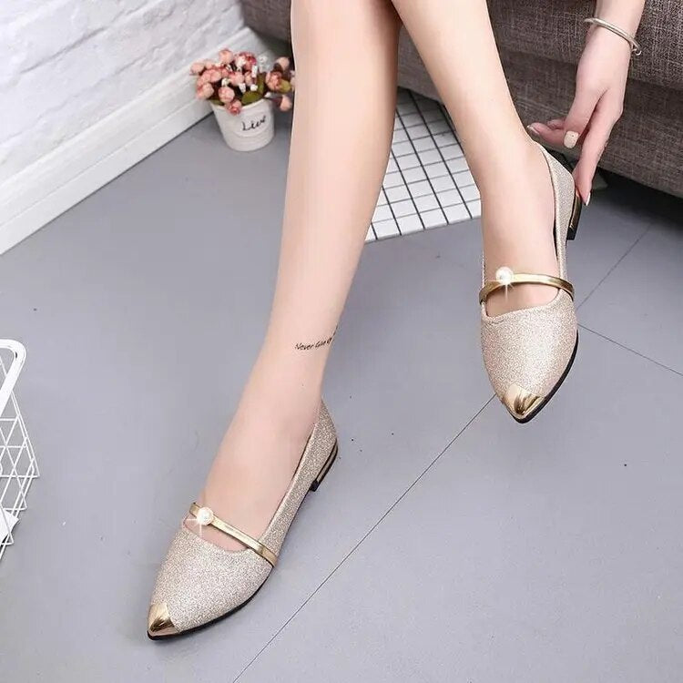 Elegante Schuhe Mit Perlendetails