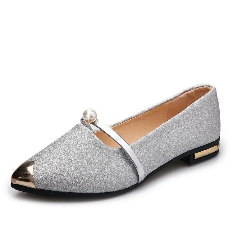 Elegante Schuhe Mit Perlendetails