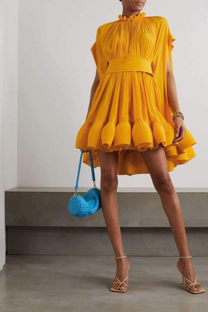 Elegantes Minikleid Mit Cape-Effekt