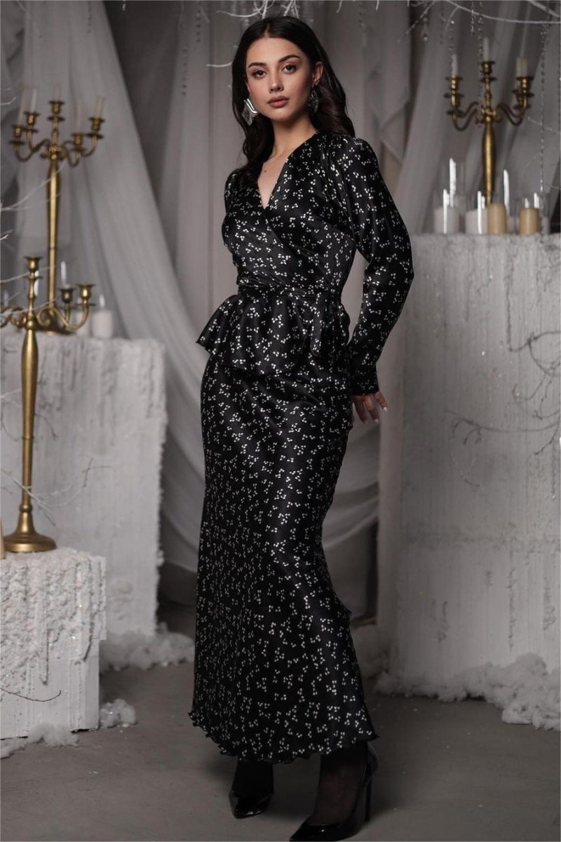 Elegantes Maxikleid Mit V-Ausschnitt Und Spitzendetail