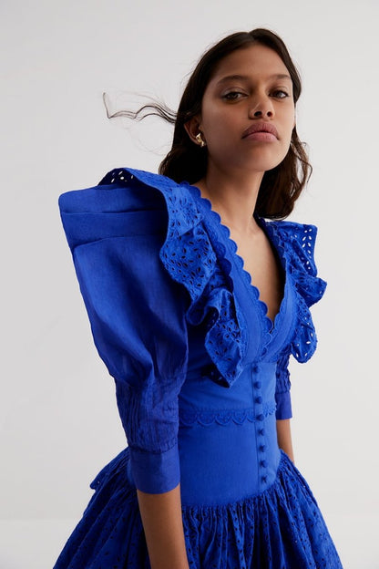 Minikleid Mit Tiefem V-Ausschnitt Und Spitzenstickerei