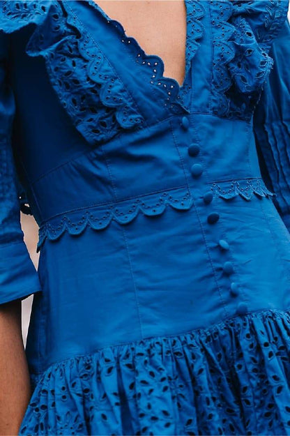 Minikleid Mit Tiefem V-Ausschnitt Und Spitzenstickerei