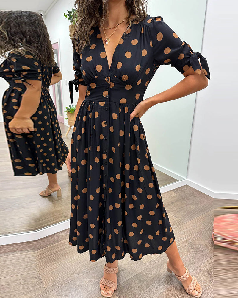 Kleid Mit Tiefem V-Ausschnitt Und Tupfenmuster