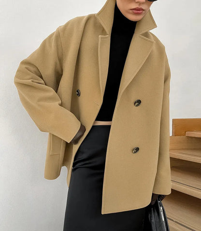 Jacke Mit Klassischem Kragen Und Knopfdetail İm Stilvollen Design