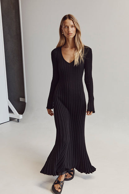 Elegantes Langarm-Midikleid Mit V-Ausschnitt
