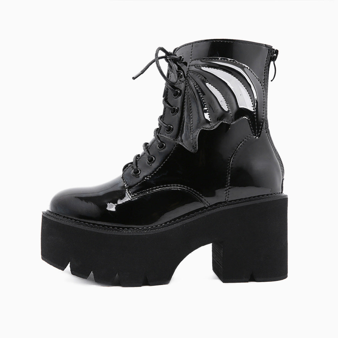 Schwarze Plateaustiefel Mit Klobigem Absatz, Reißverschluss Und Verspielten Flügeln
