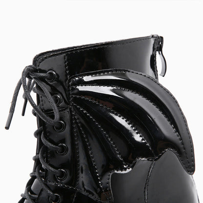 Schwarze Plateaustiefel Mit Klobigem Absatz, Reißverschluss Und Verspielten Flügeln