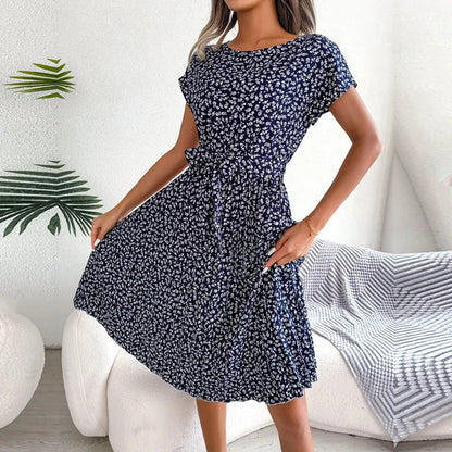 Kurzärmliges Midikleid Mit Rundhalsausschnitt