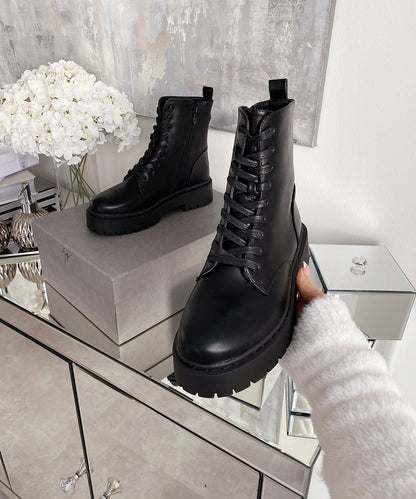 Schwarze Elegante Damen Kunstlederstiefel