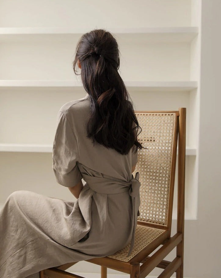 Khakifarbenes Leinenkleid