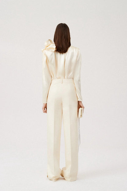 Satinbluse Mit V-Ausschnitt Und Blumendetail