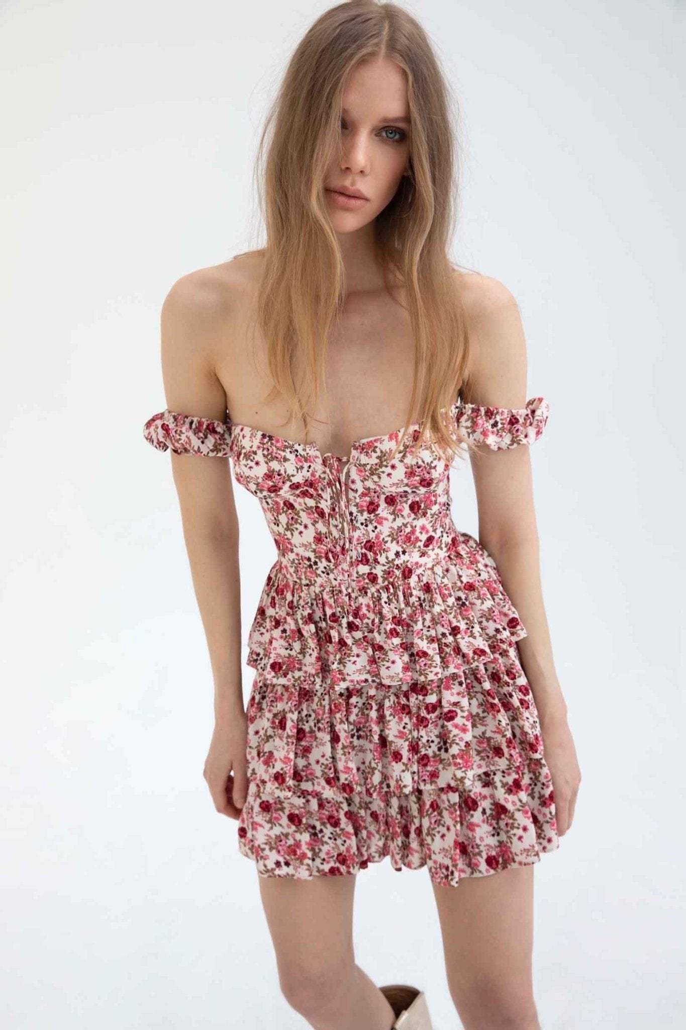 Minikleid Mit Lagendesign Und Bedrucktem Oberteil
