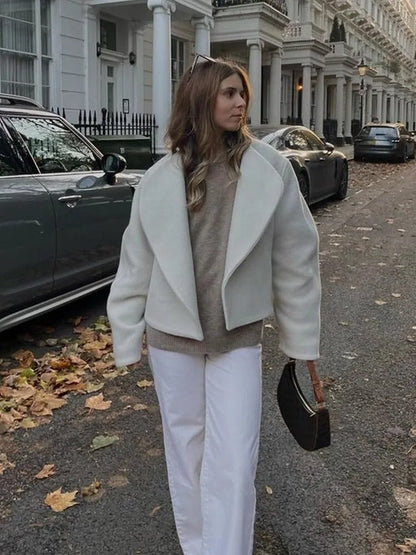 Herbst-Chic: Langarmjacke Mit V-Ausschnitt