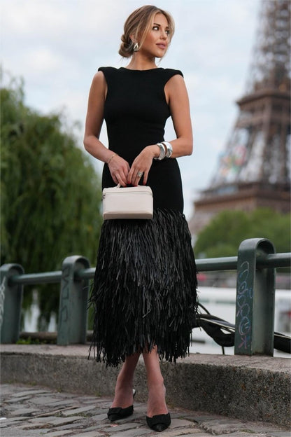 Stilvolles Und Lustiges Midikleid Mit Quastendetails