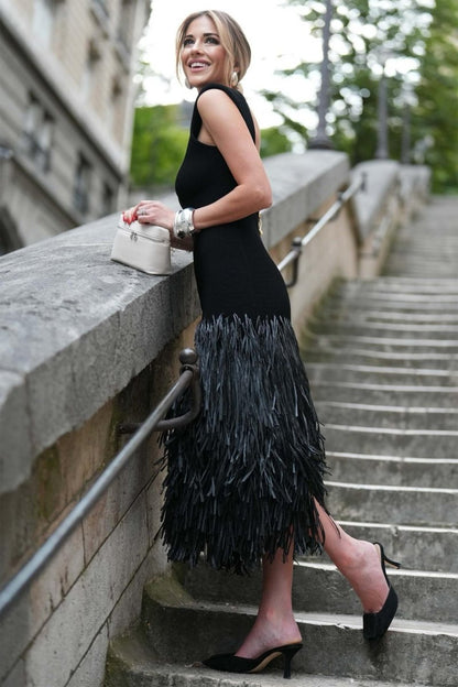 Stilvolles Und Lustiges Midikleid Mit Quastendetails