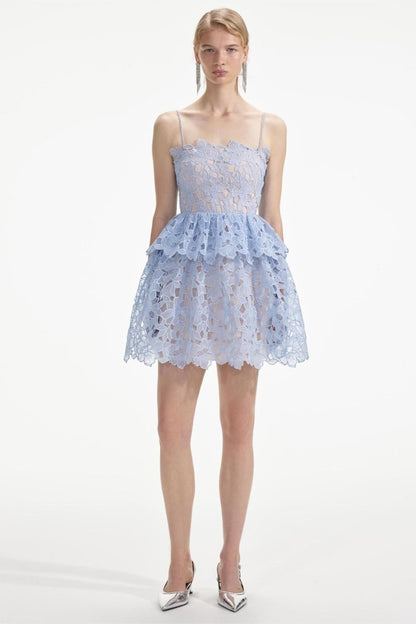 Minikleid Mit Spitzendetails Und Lagen