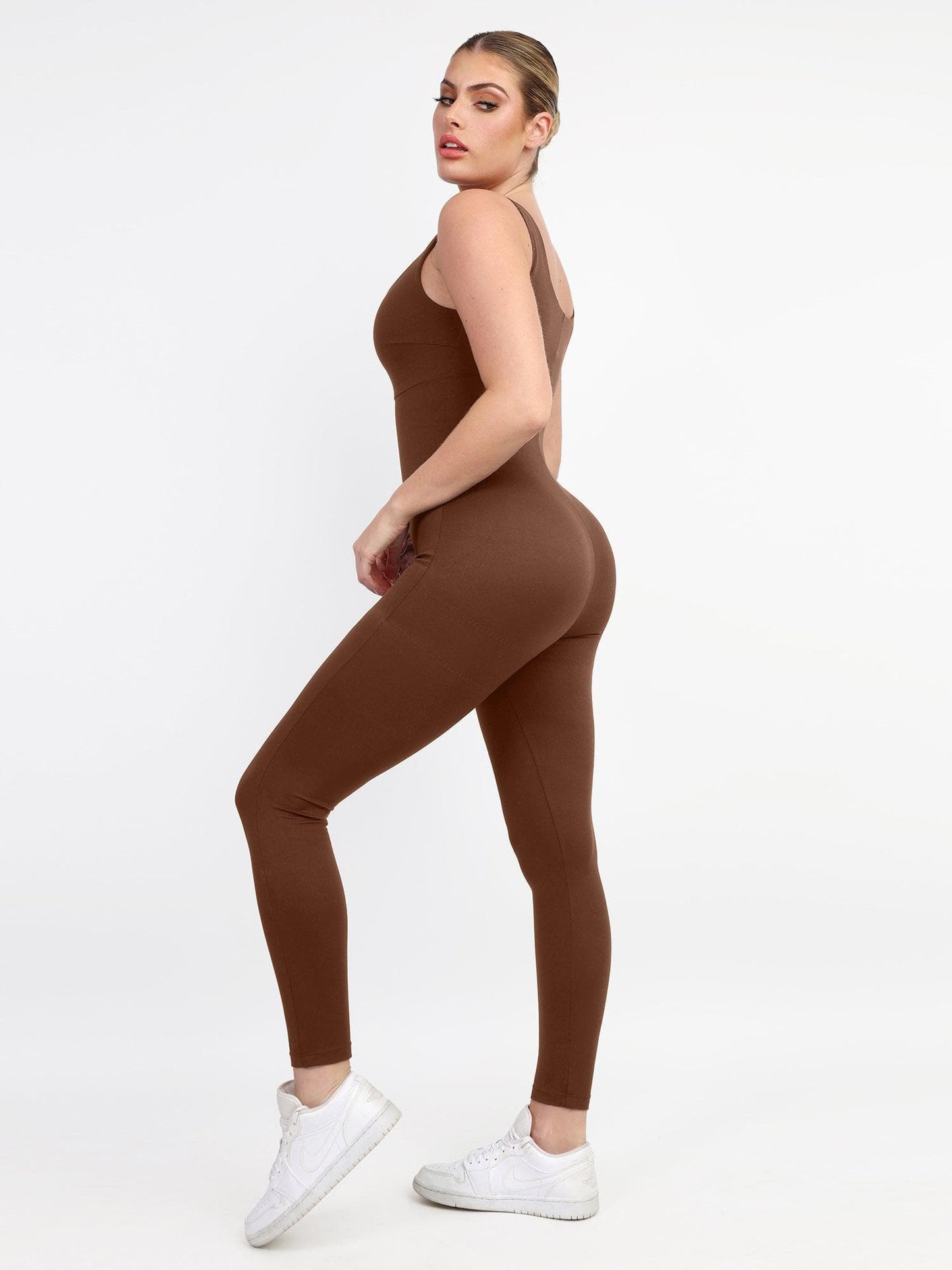 Jumpsuit Mit Quadratischem Ausschnitt Und Stilvollem Design