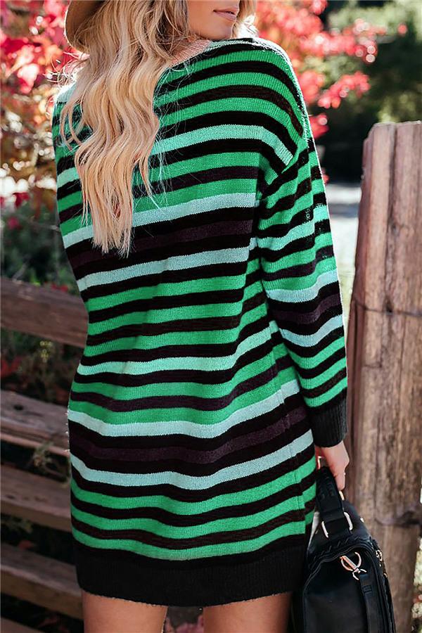 Gestreiftes Kleid Mit Lockerem Schnitt Und Rundhalsausschnitt