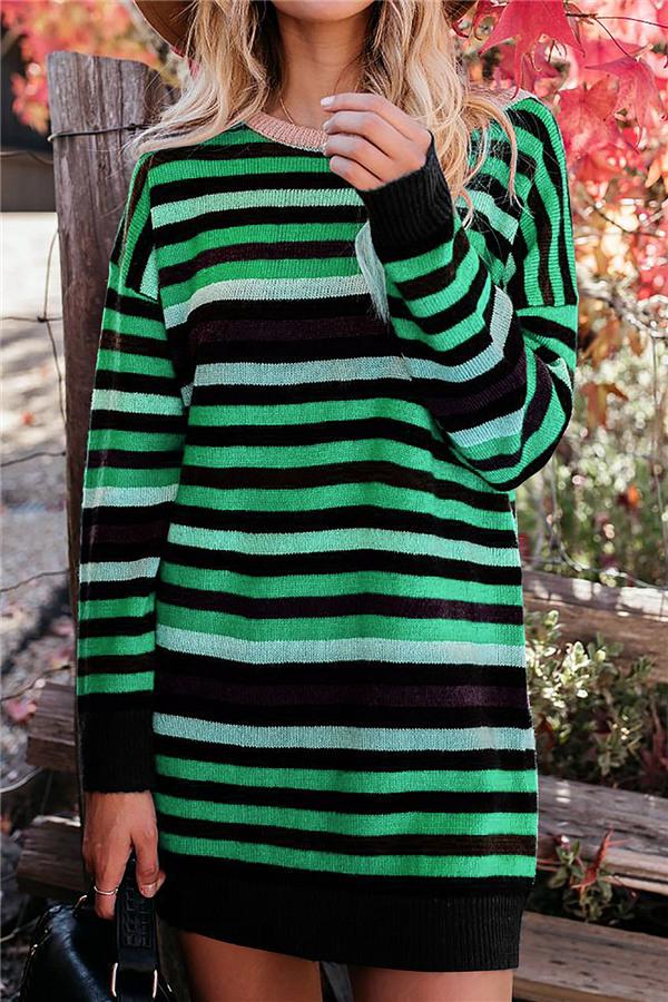 Gestreiftes Kleid Mit Lockerem Schnitt Und Rundhalsausschnitt