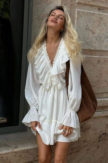 Minikleid Mit Tiefem V-Ausschnitt Und Volant