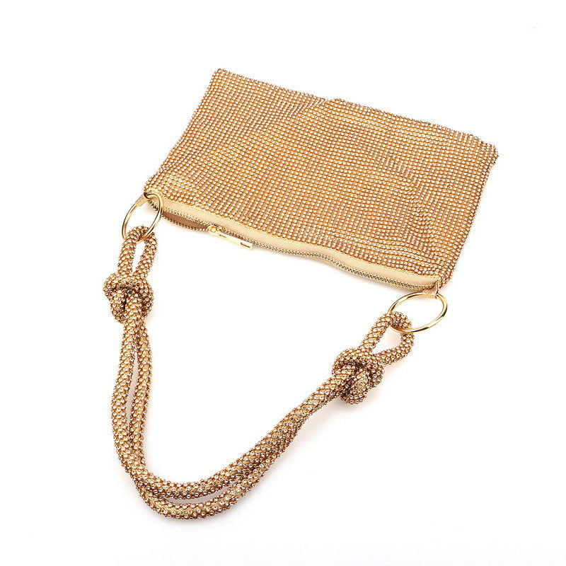 Goldfarbene, Glänzende, Mit Kristallen Verzierte Schultertasche Mit Knotendetail