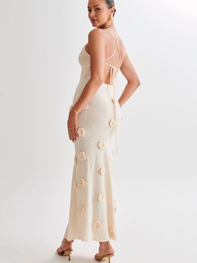 Maxikleid Mit Tiefem Ausschnitt Und Rosendetail