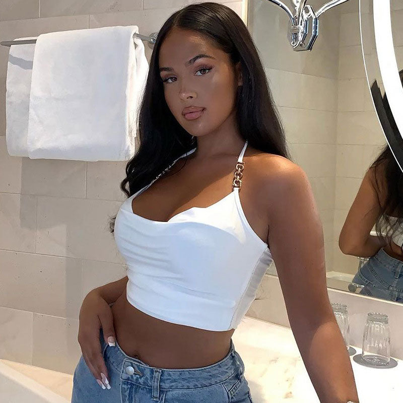 Erstaunliches, Ärmelloses, Weißes Crop-Top Mit Metallisch Detaillierten Trägern Und Wasserfallausschnitt