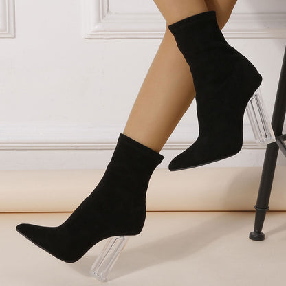 Stilvolle Schwarze Wildlederschuhe Mit Transparentem Blockabsatz Und Spitzer Zehenpartie