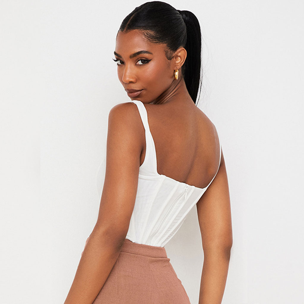 Stylischer Träger Crop Top mit quadratischem Ausschnitt in Weiß